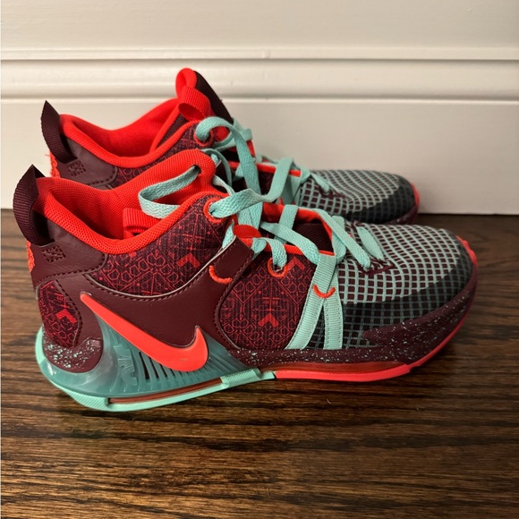 Nike LeBron Witness 7 SE Basketball Sneaker - Kids' - Picture 6 of 6